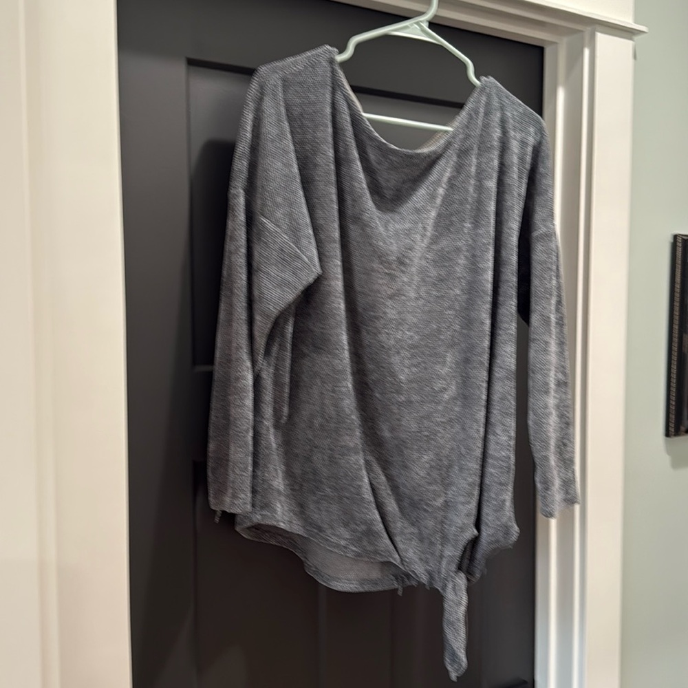 Women’s gray textured tunic style shirt with bottom tie